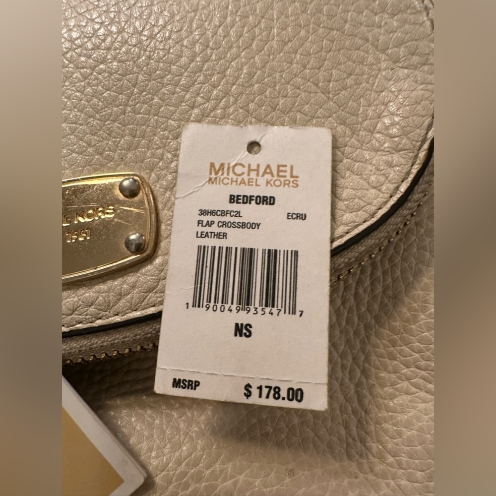 Michael Kors Bedford Flap Crossbody Bag – Ecru Pebbled Leather NWT - Picture 14 of 15
